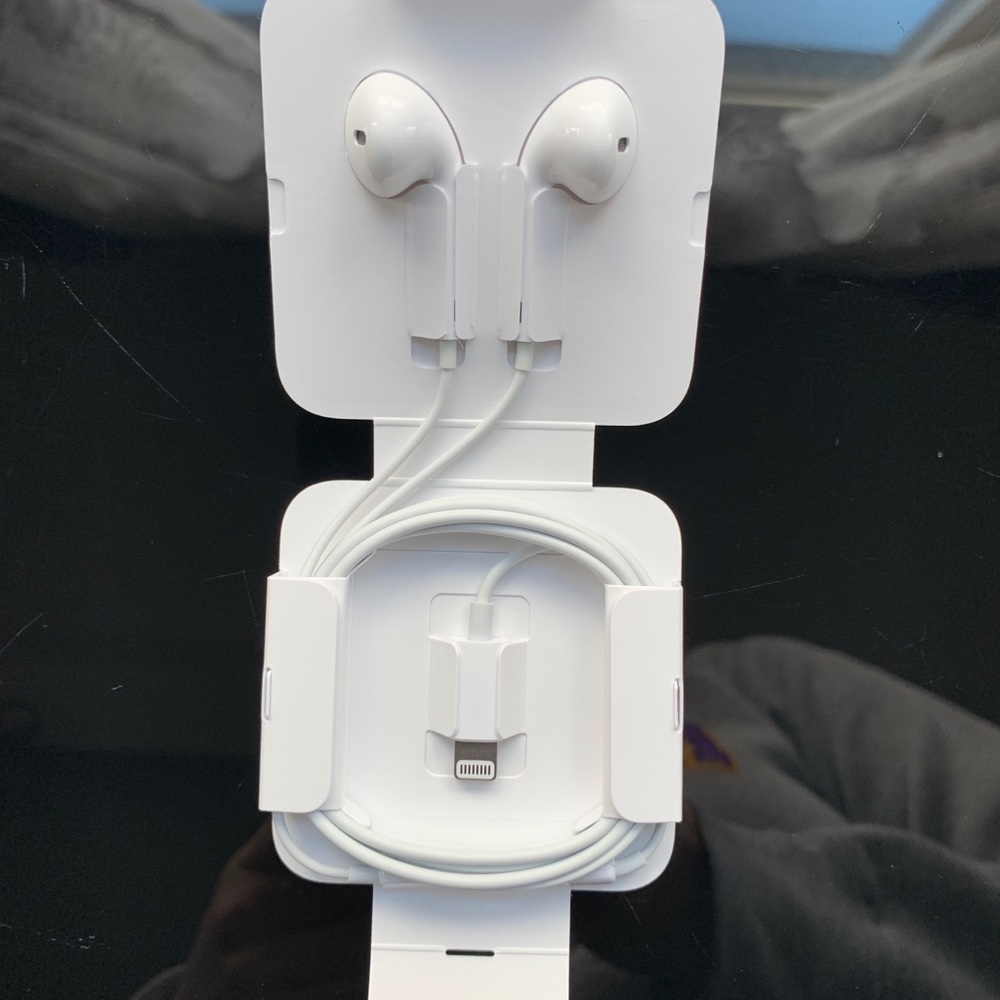 Apple EarPods with lighting connector